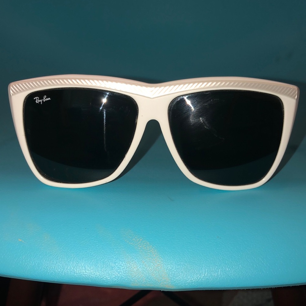 Vintage Bausch & Lomb RAY BAN SUNGLASSES
